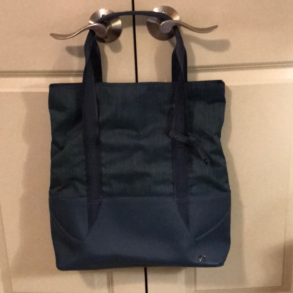 Lululemon tote